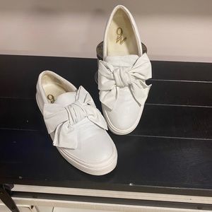 9W Bow Leather Sneaker